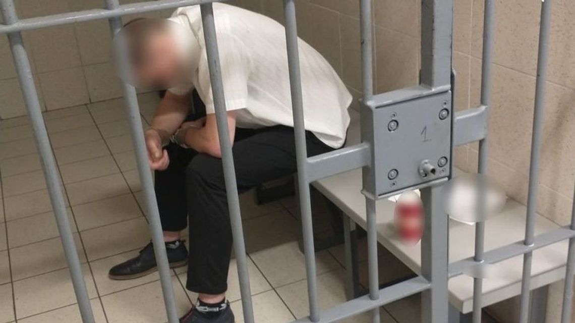 Rannego w bójce przetransportowano z komendy policji do szpitala Rannego w bójce przetransportowano z komendy policji do szpitala