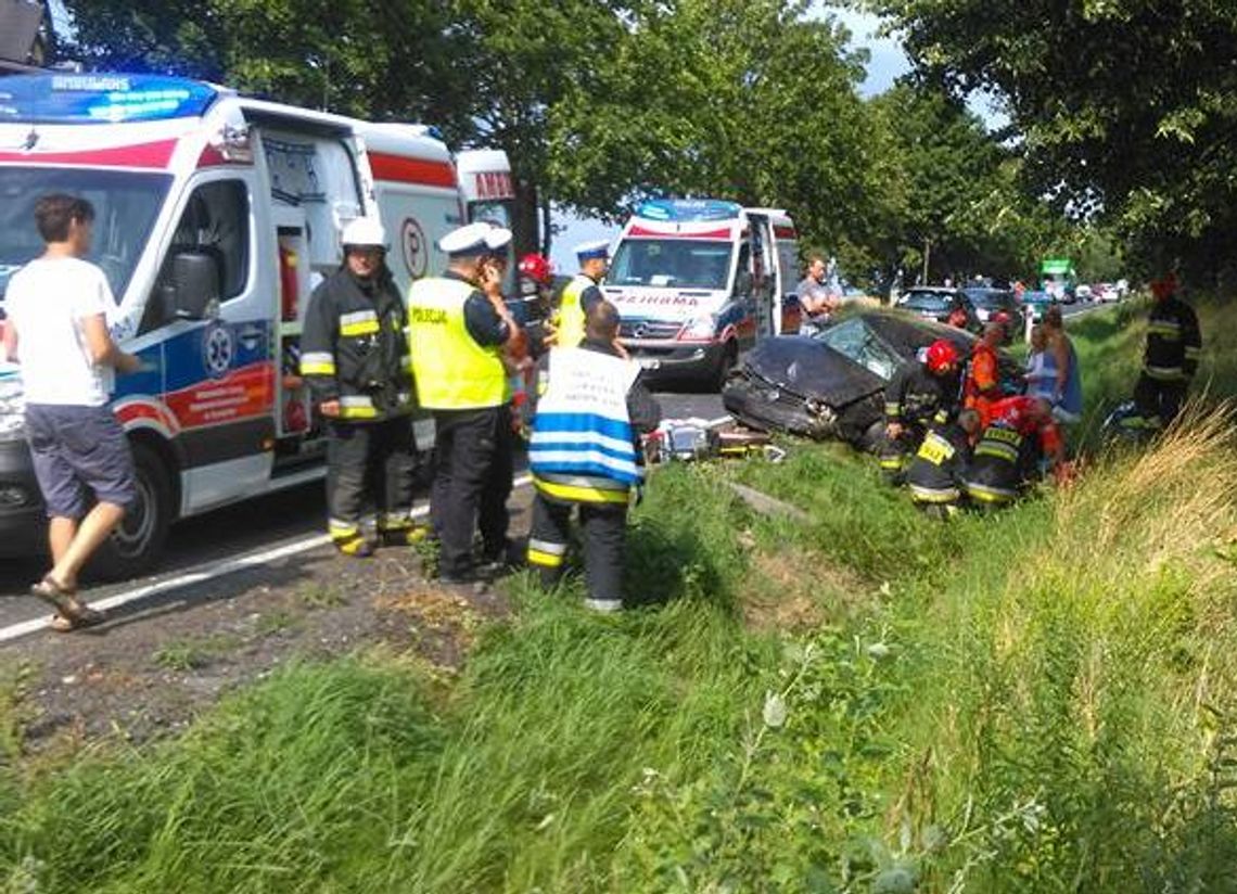 Rannych zabierały karetki oraz śmigłowiec