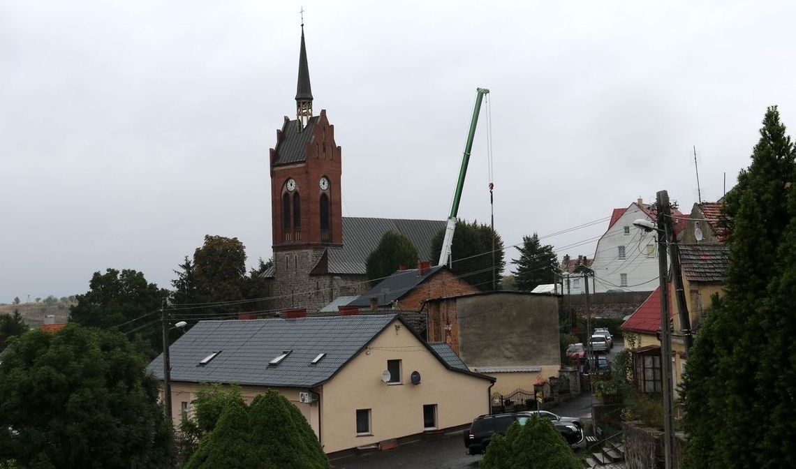 Raz na sto lat taka sytuacja! Wieża kościoła ma hełm [FOTO, WIDEO]