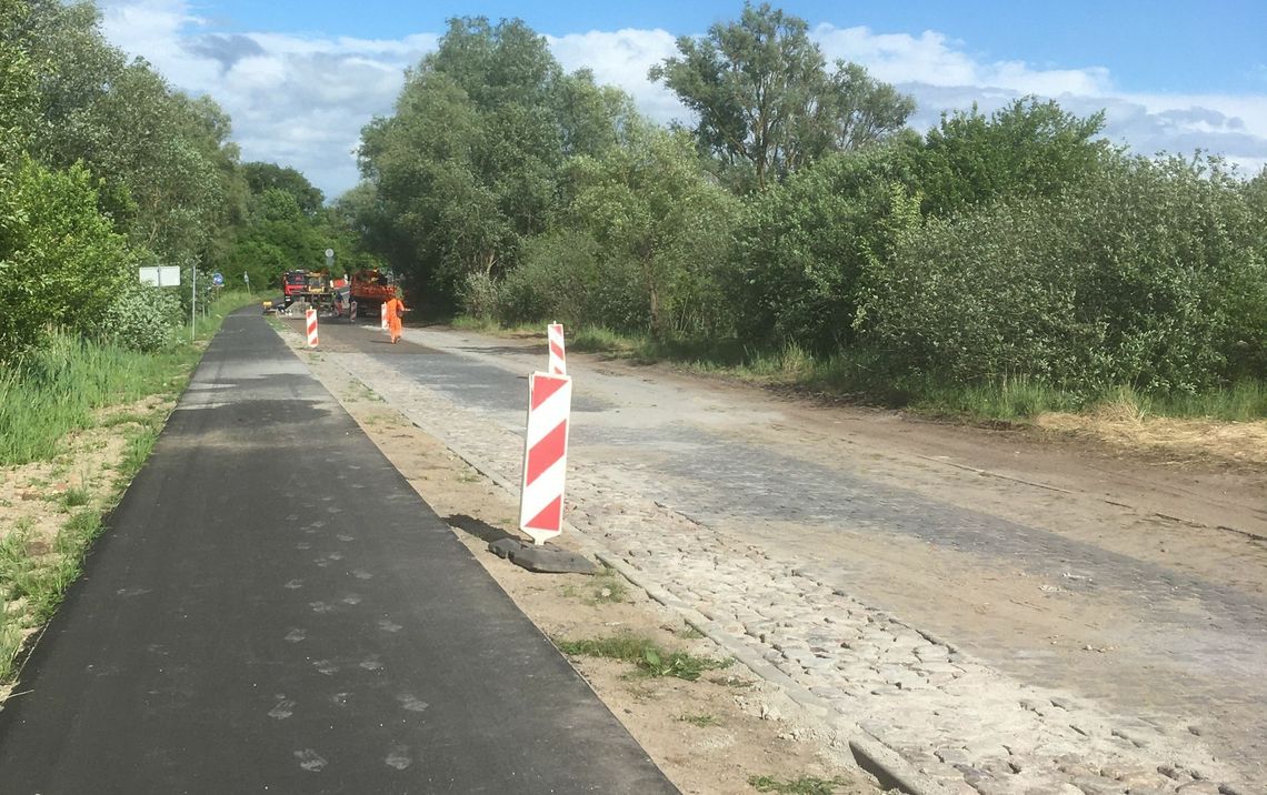 Remontują drogę na Międzyodrzu. Zakończą w terminie? Remontują drogę na Międzyodrzu. Zakończą w terminie?