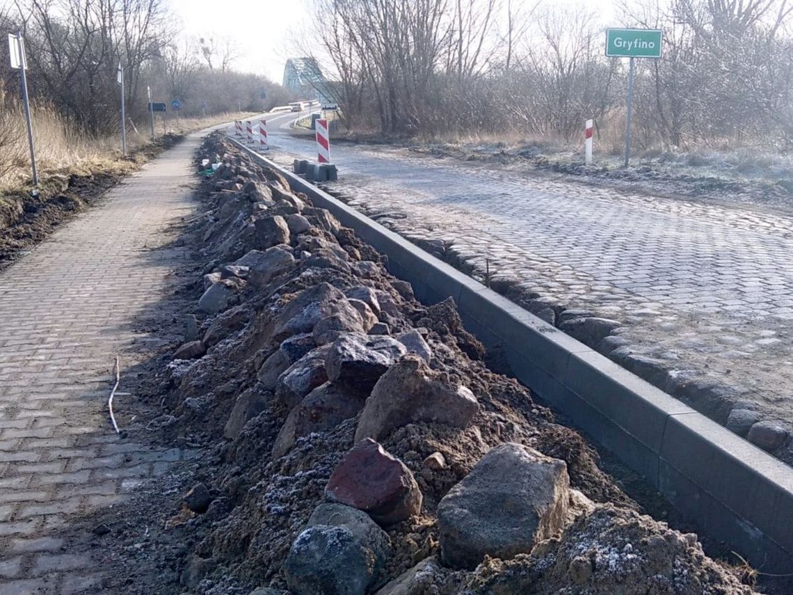Remontują drogę rowerową Gryfino - Mescherin Remontują drogę rowerową Gryfino - Mescherin