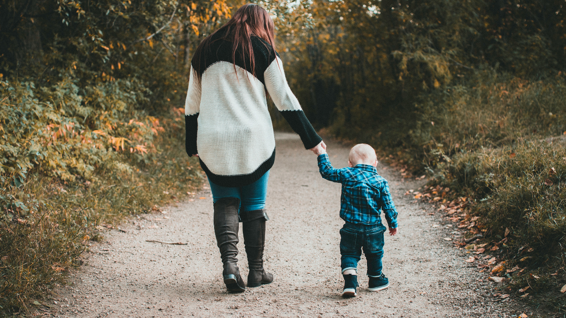 Niepokojąco szybko rośnie dług młodych ojców. Statystyczny alimenciarz ma 45-54 lata