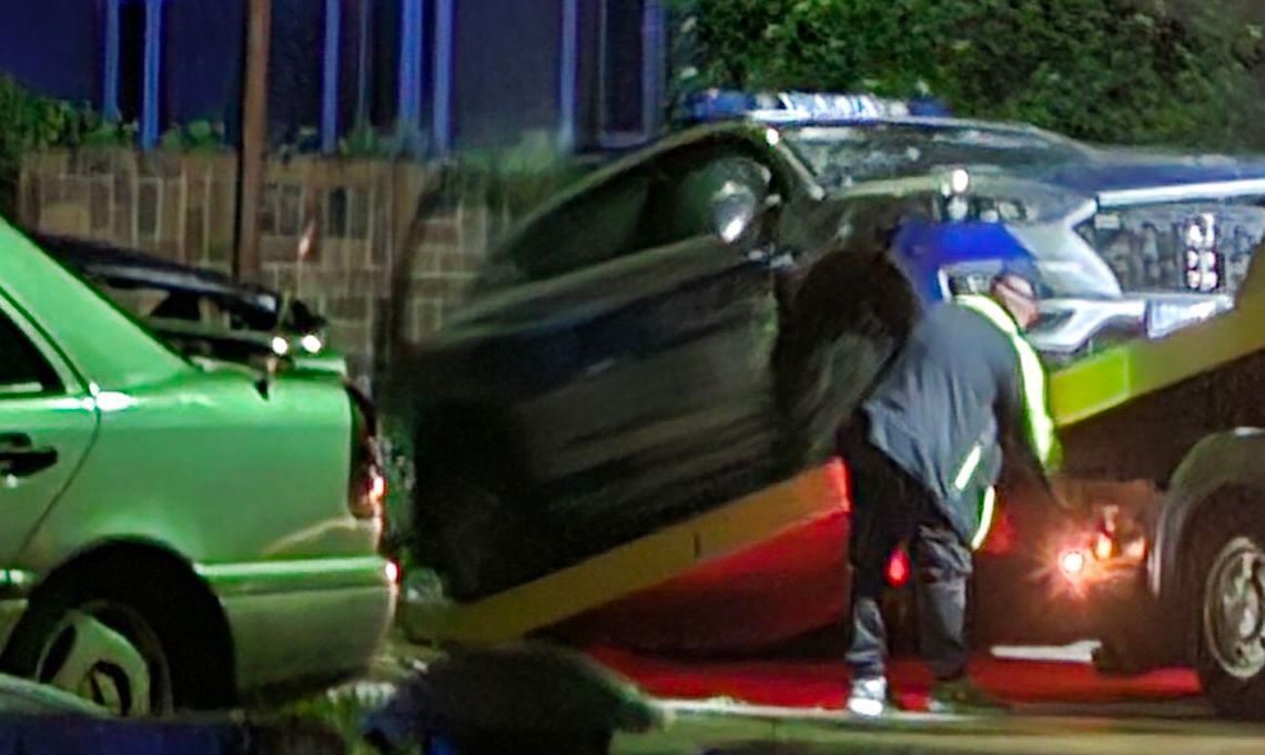 Rozbili policyjny radiowóz [ZDJĘCIA]