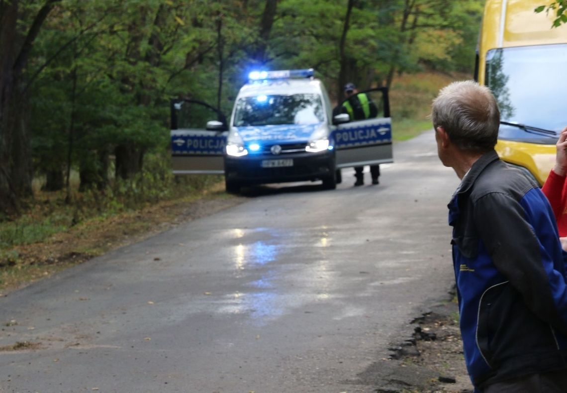 Rozcinali karoserię, żeby wyciągnąć kierującą. Mimo wszystko kobieta miała dużo szczęścia