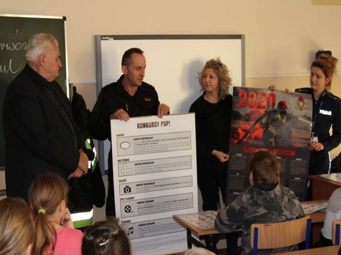 Rozdają specjalne kalendarze Rozdają specjalne kalendarze