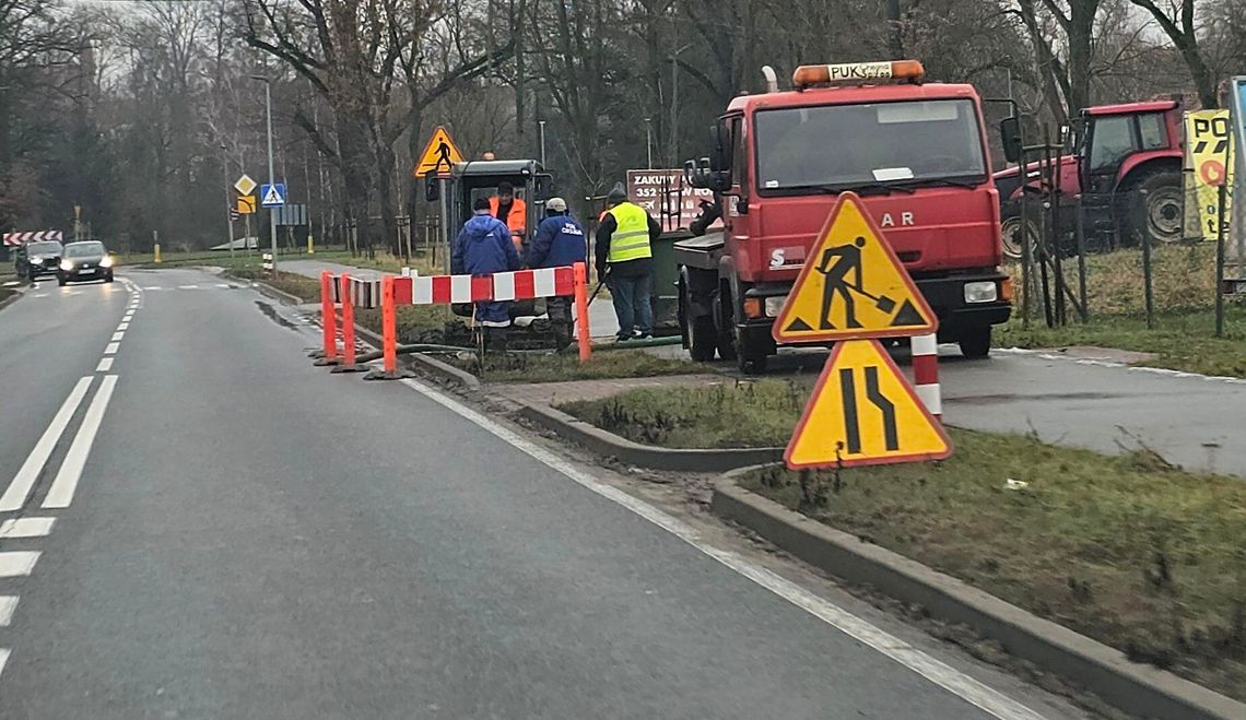 Rozgrzebali i zostawili. Uwaga kierowcy!