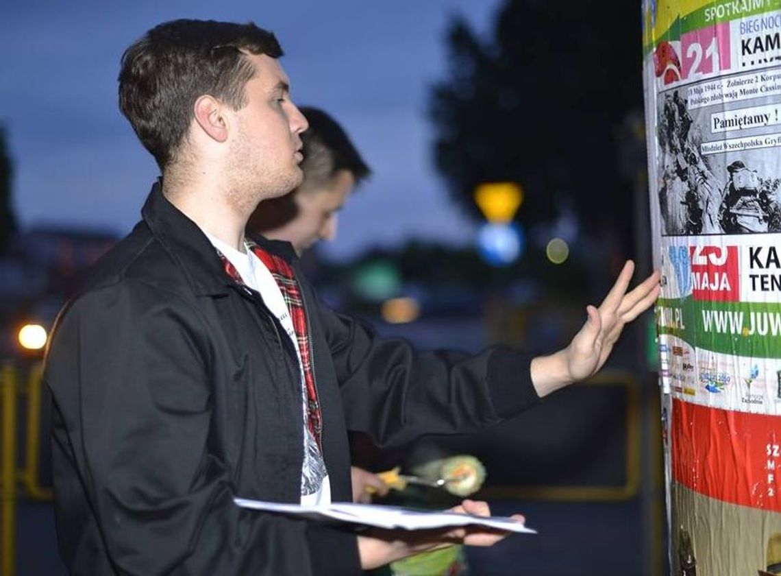 Rozklejane plakaty w Gryfinie Rozklejane plakaty w Gryfinie