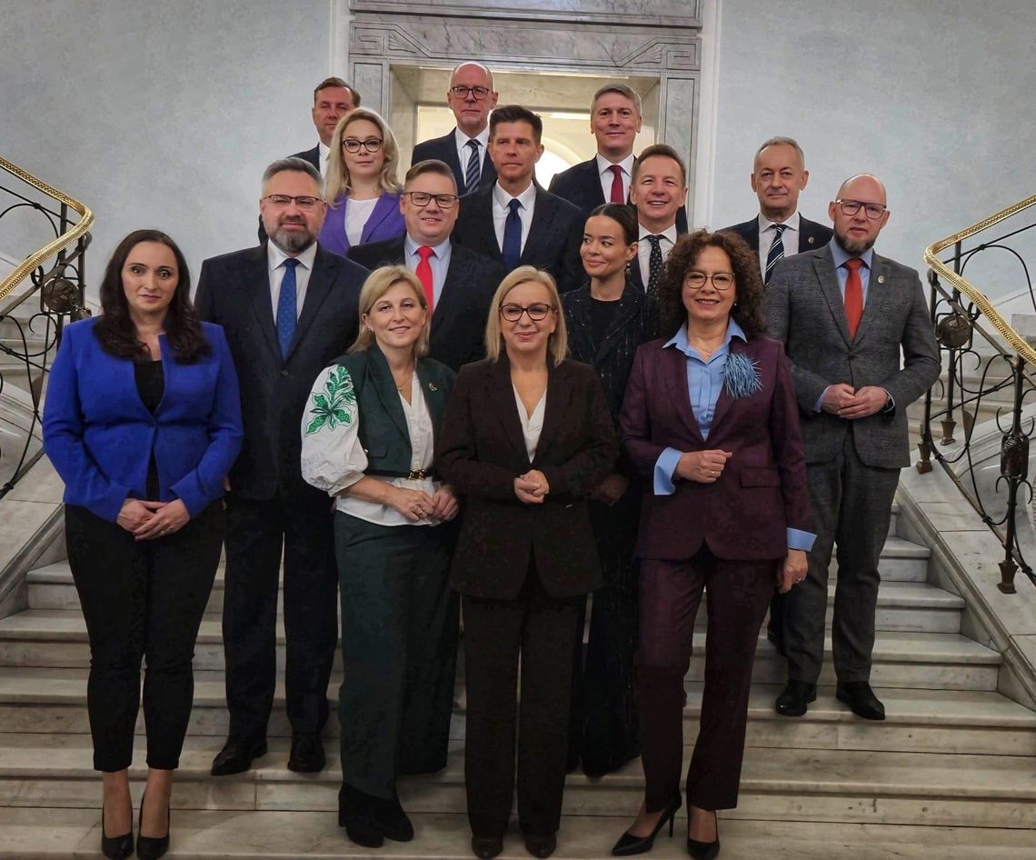 Bunt u Hołowni: Hennig-Kloska dzieli partię na pół. 18 parlamentarzystów tworzy Centrum zmieniając rząd