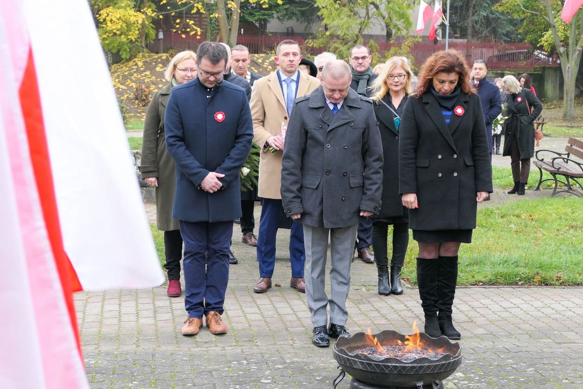 Rozpoczną od składania wieńców, a skończą śpiewaniem Rozpoczną od składania wieńców, a skończą śpiewaniem