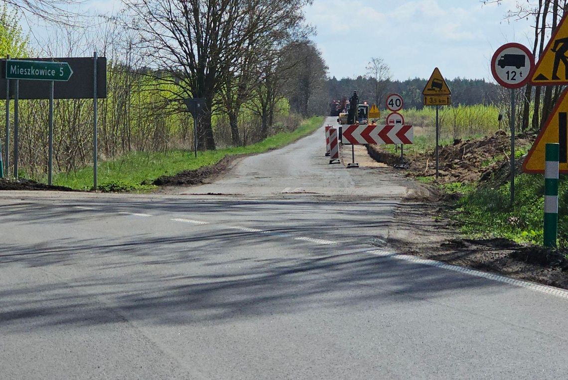 Ruszył remont drogi Mieszkowice – Macierz: Kierowcy, noga z gazu i oczy dookoła głowy!