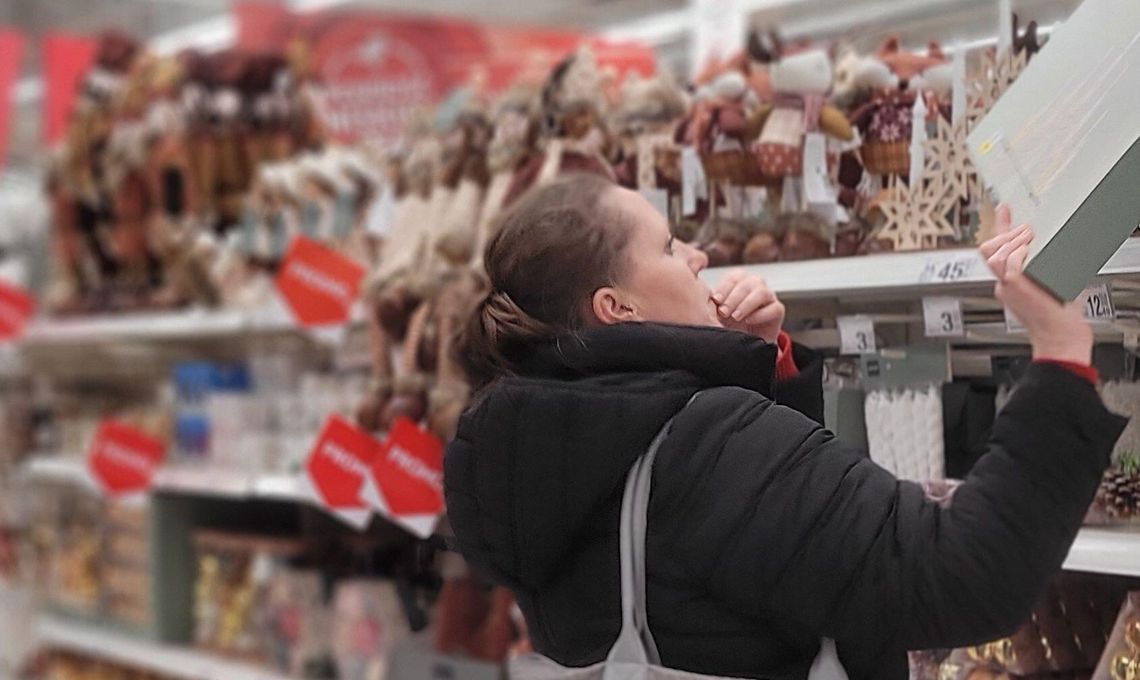 Ruszyliśmy na świąteczne zakupy, Trzeba czekać w kolejkach