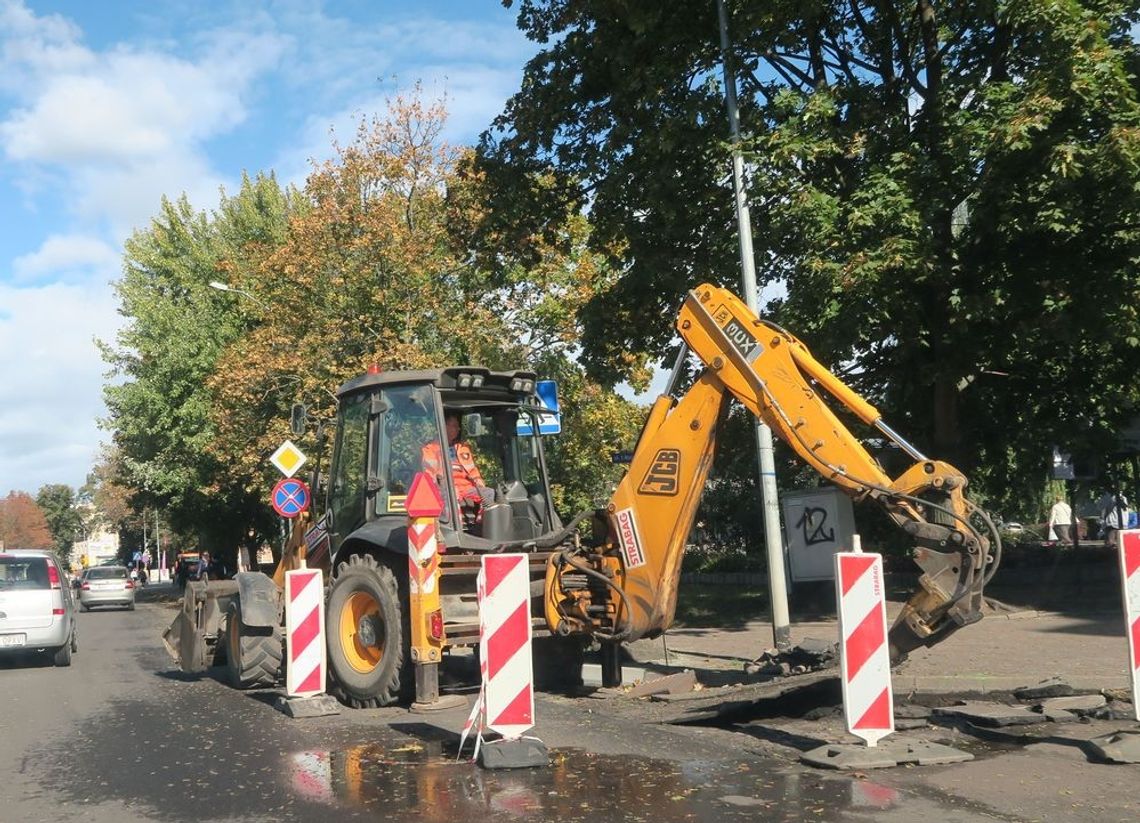 Są opóźnienia w remontach dróg, a burmistrz milczy Są opóźnienia w remontach dróg, a burmistrz milczy