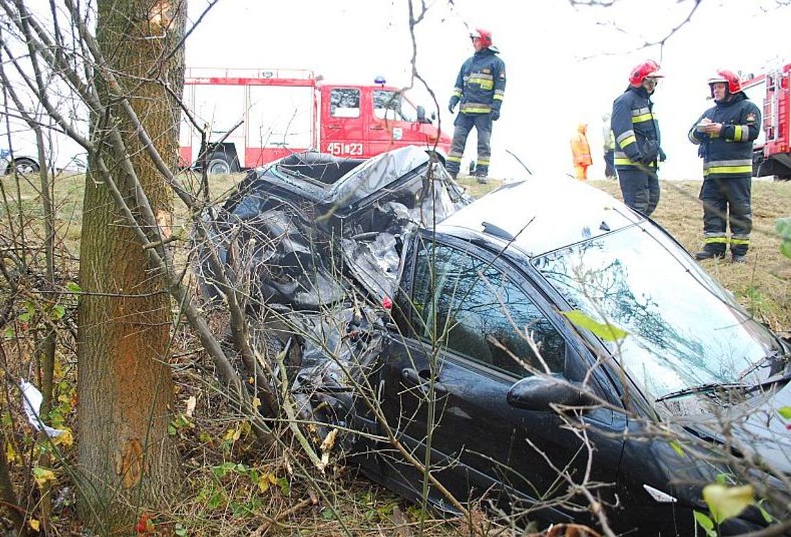 Samochód skasowany, a kierowca prawie bez draśnięcia Samochód skasowany, a kierowca prawie bez draśnięcia