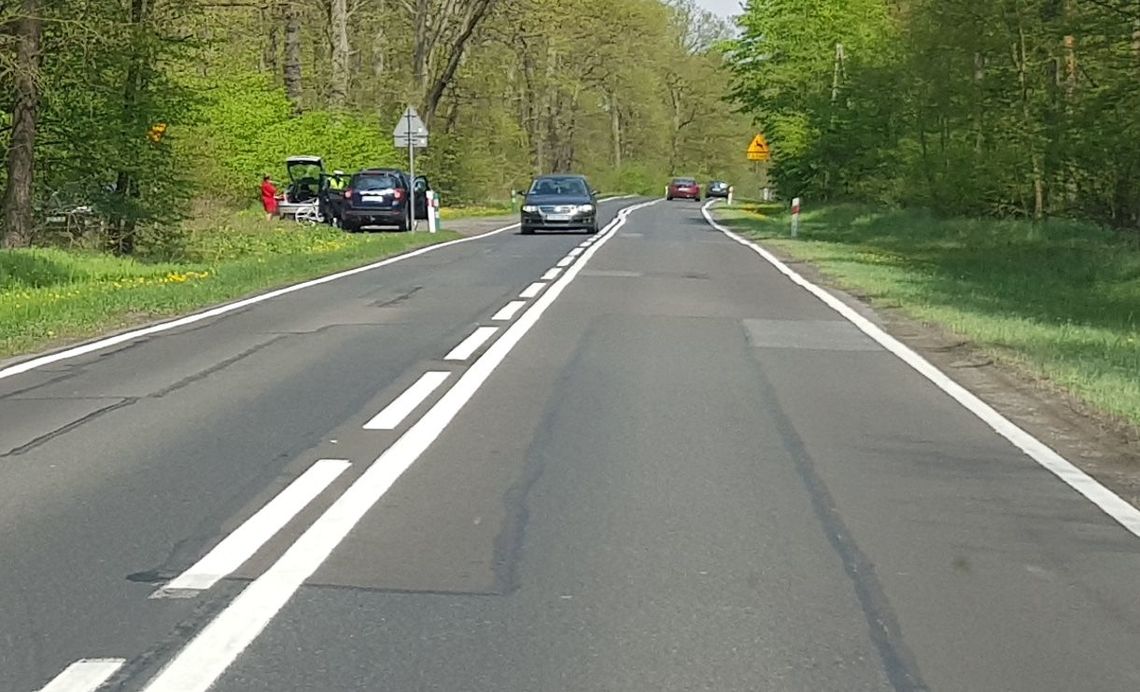Samochód wjechał prosto w rowerzystę. Wypadek pod Gryfinem Samochód wjechał prosto w rowerzystę. Wypadek pod Gryfinem