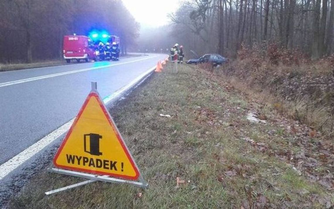 Samochód wpadł do rowu zaraz po wyjeździe z rogatek miasta Samochód wpadł do rowu zaraz po wyjeździe z rogatek miasta