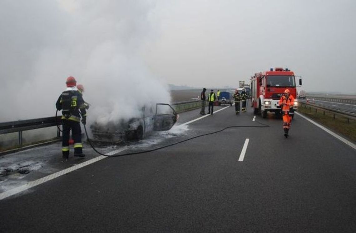 Samochód zaczął płonąć gdy kierowca jechał dużą prędkością