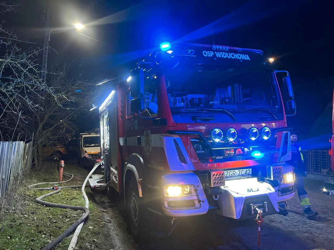 Samochód zaczął się palić. Petarda wybuchła mu w ręku