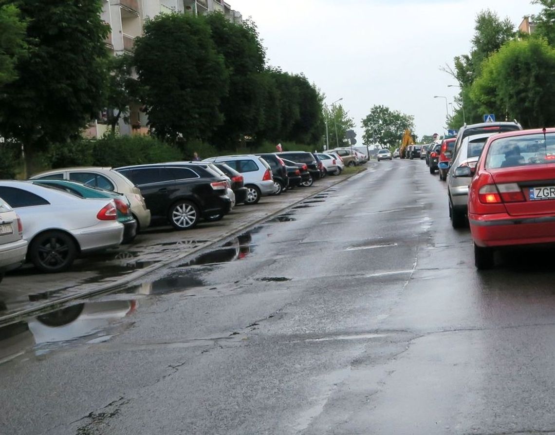 Samochodowy paraliż Gryfina trwa Samochodowy paraliż Gryfina trwa