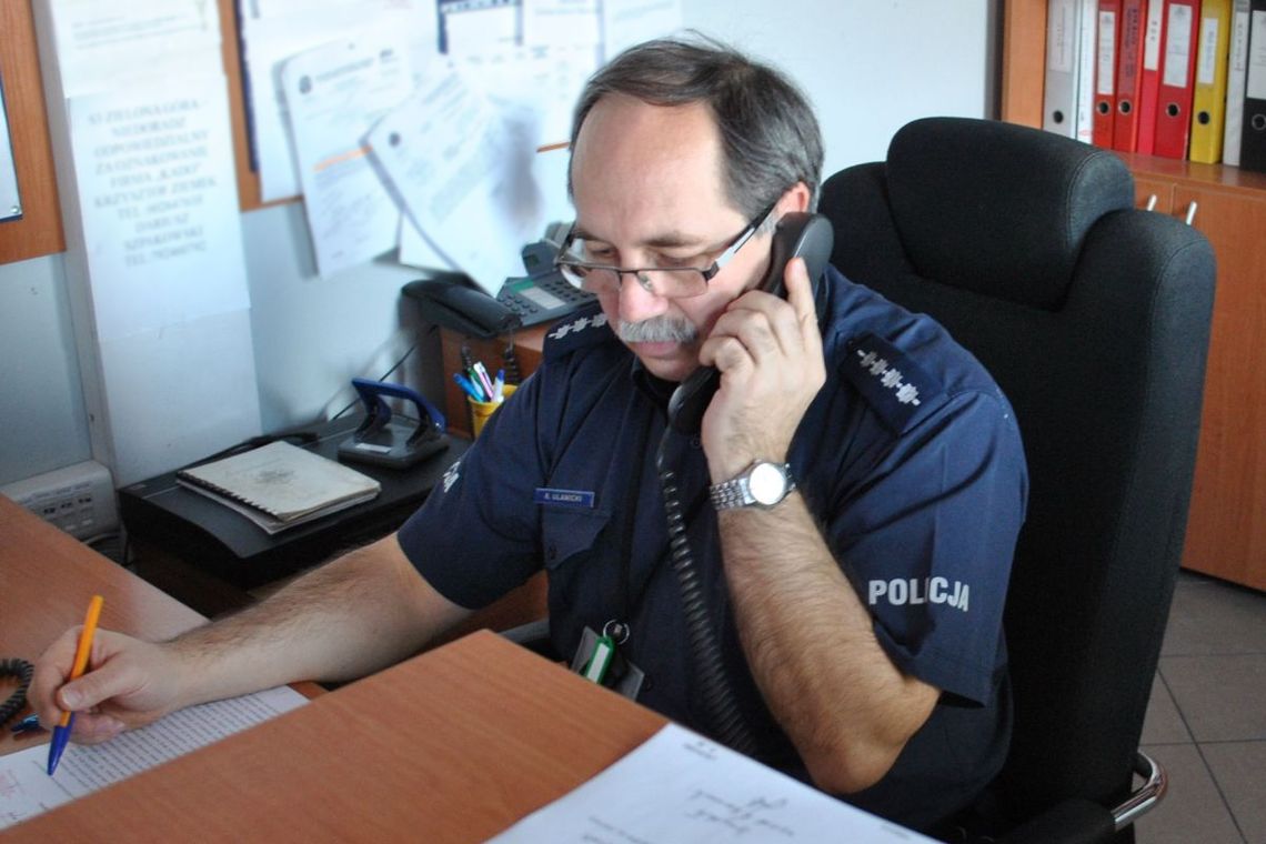 Sąsiedzi nie zawiedli, policjanci zadziałali, a strażacy wyważyli drzwi Sąsiedzi nie zawiedli, policjanci zadziałali, a strażacy wyważyli drzwi