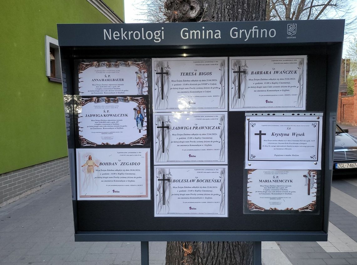 Sawaryn poszedł po rozum do głowy. Nowe tablice na klepsydry Sawaryn poszedł po rozum do głowy. Nowe tablice na klepsydry