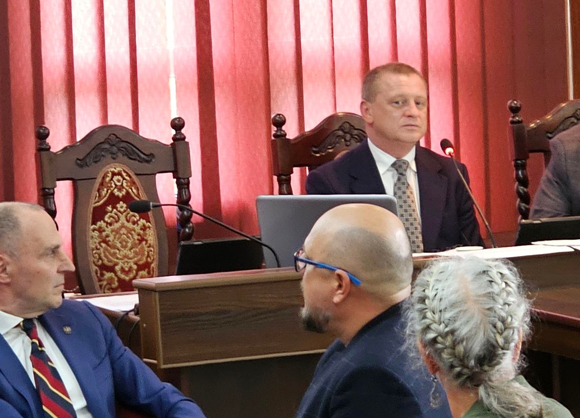 Sawaryn przegrał trzy głosowania dotyczące śmieci. Mieszkańcy mogą odetchnąć z ulgą? Sawaryn przegrał trzy głosowania dotyczące śmieci. Mieszkańcy mogą odetchnąć z ulgą?