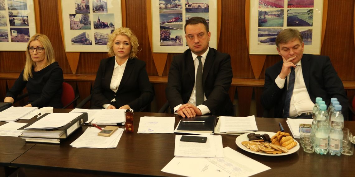 Sekretarz podległa burmistrzom odpowiedziała w sprawie wiceburmistrza i jego żony Sekretarz podległa burmistrzom odpowiedziała w sprawie wiceburmistrza i jego żony