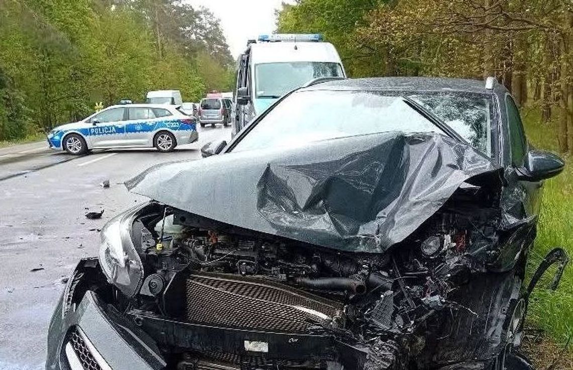 Senior najechał na seniorkę. Jechał na ogonie Senior najechał na seniorkę. Jechał na ogonie