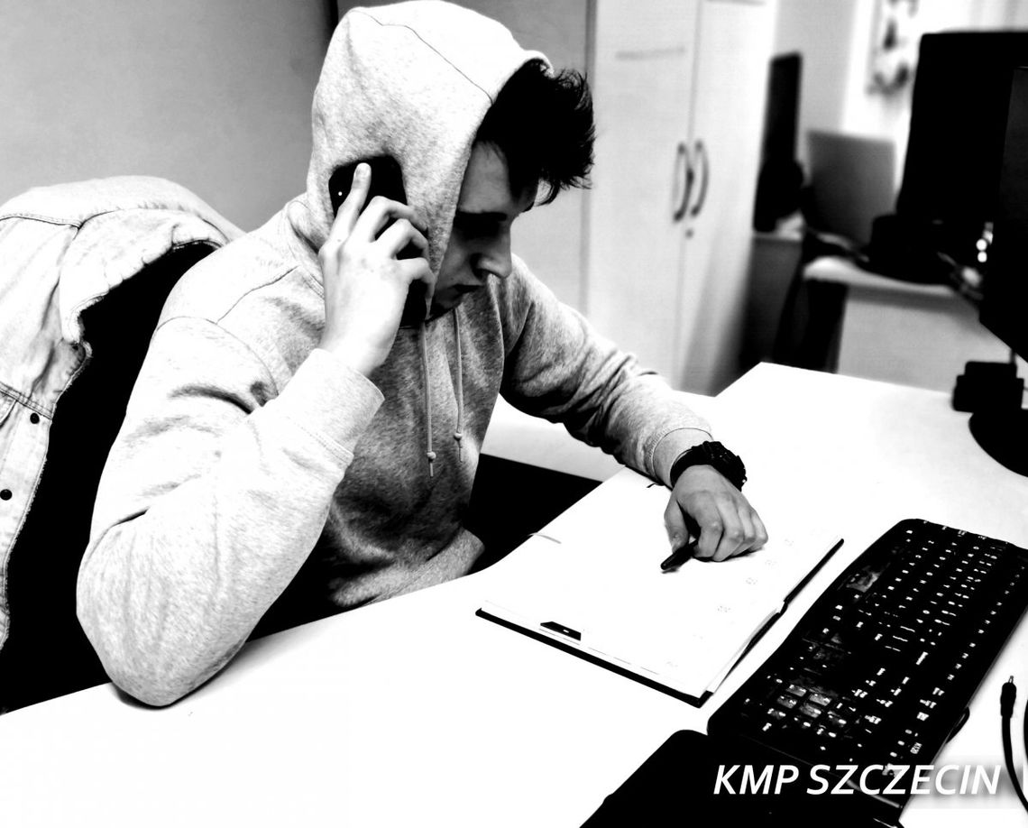 Seniorka wybrała pieniądze z banku i przekazała oszustom Seniorka wybrała pieniądze z banku i przekazała oszustom