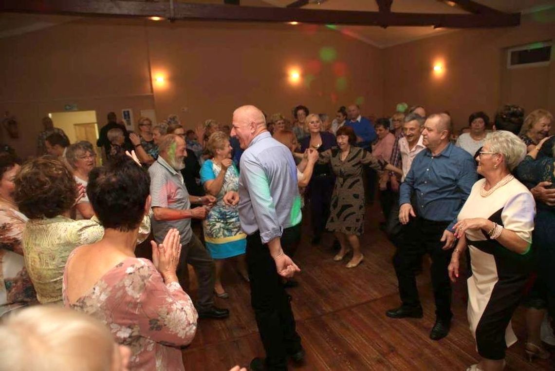 Seniorzy wyśmienicie bawili się do północy [ZDJĘCIA]