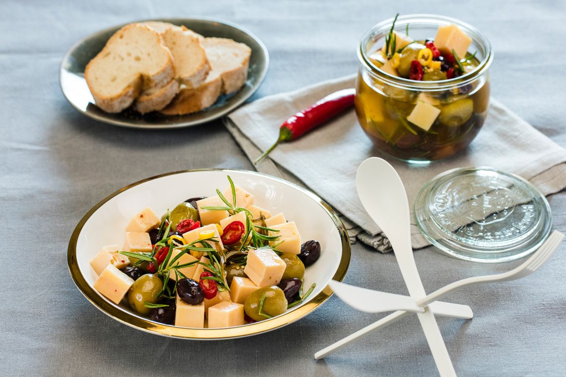 Ser marynowany w ziołach Ser marynowany w ziołach