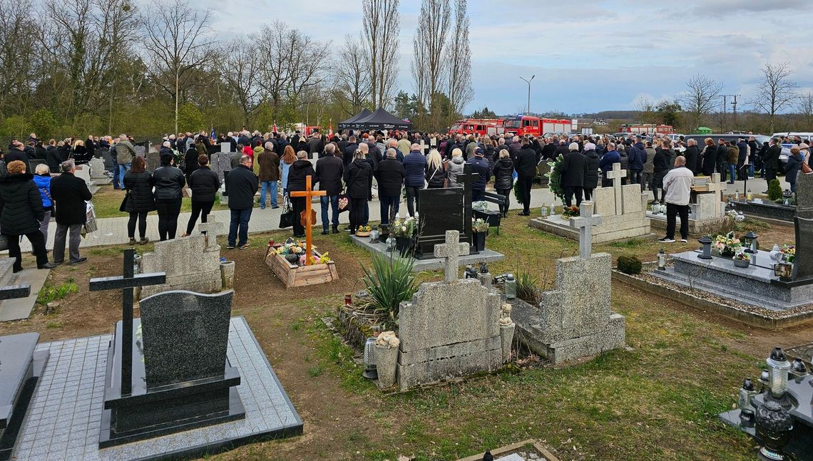 Setki żałobników na pogrzebie znanego kierowcy