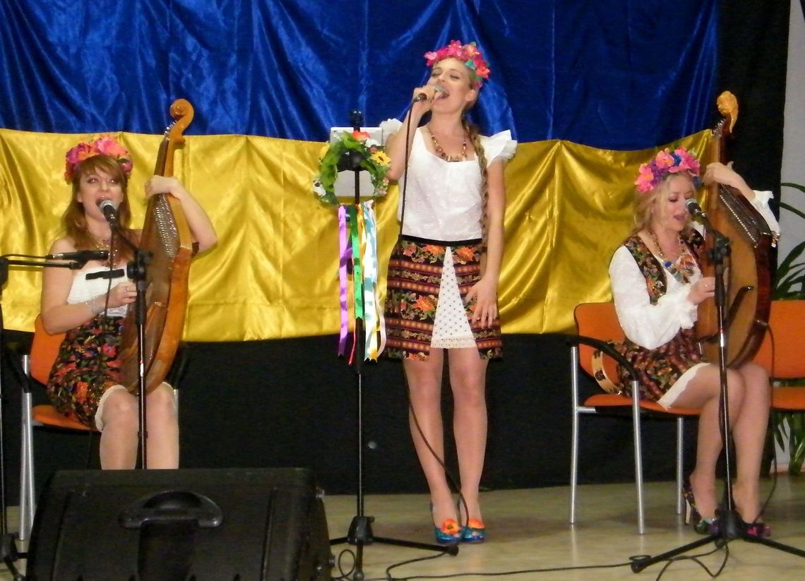 Show dwóch bandurzystek i jednej wokalistki Show dwóch bandurzystek i jednej wokalistki