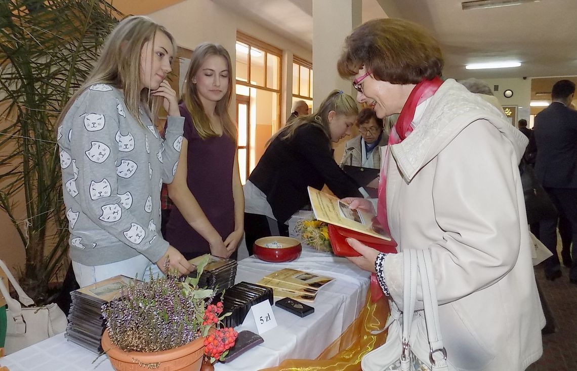 Siedemdziesiąte urodziny obchodziło liceum - fotorelacja Siedemdziesiąte urodziny obchodziło liceum - fotorelacja