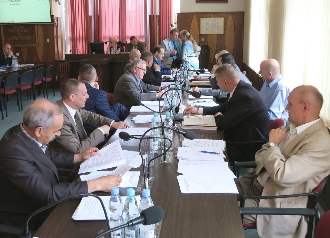 Siedemnaścioro radnych odpowiada na zarzuty referendalne Siedemnaścioro radnych odpowiada na zarzuty referendalne