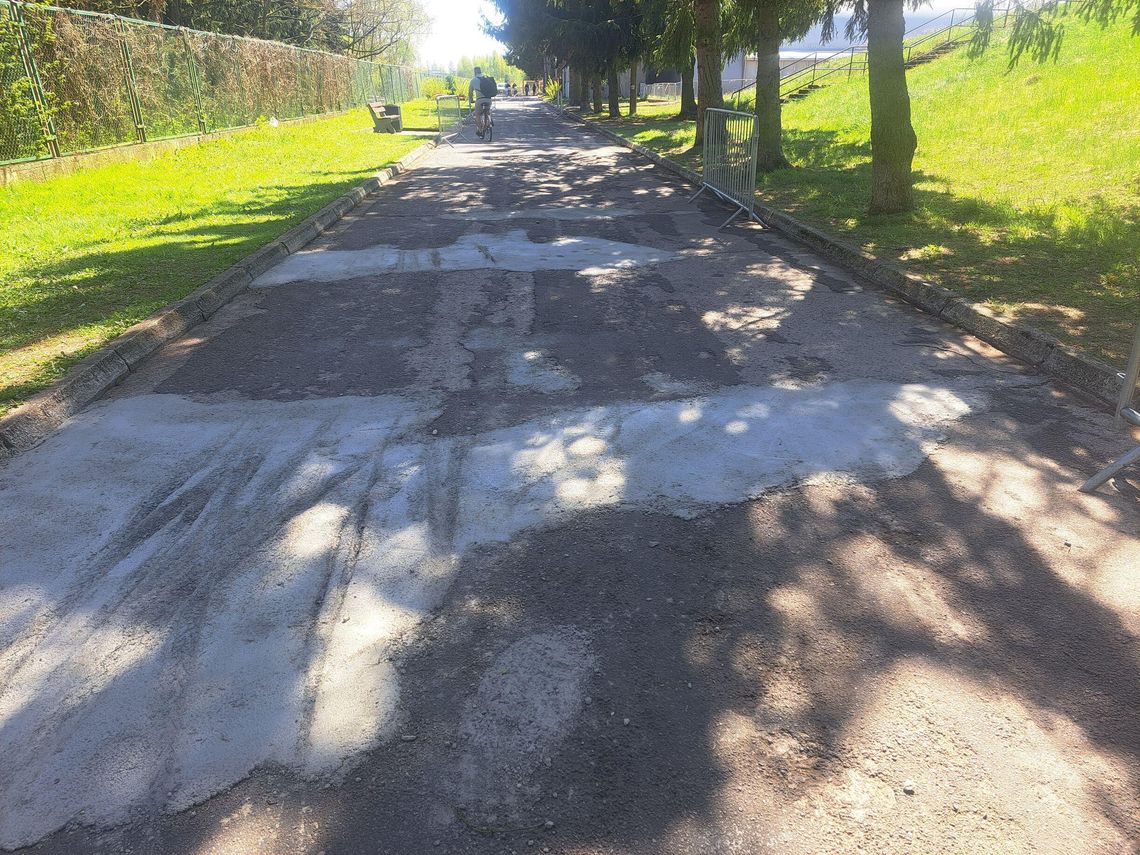 Skandal na Sportowej w Gryfinie. Czy remont drogi przy Lagunie to powtórka z "angielskich dróg"