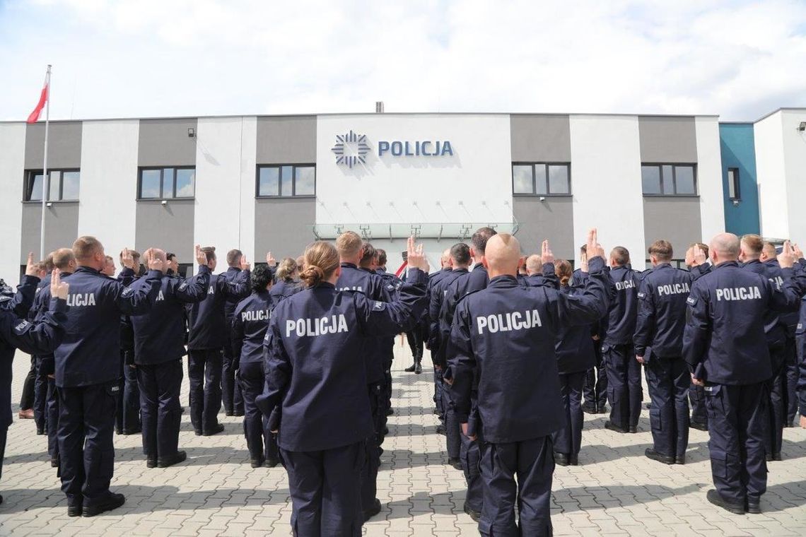 Policjanci imprezowali z przebierankami. Odebrano to jako skandal i wydalono z kursu