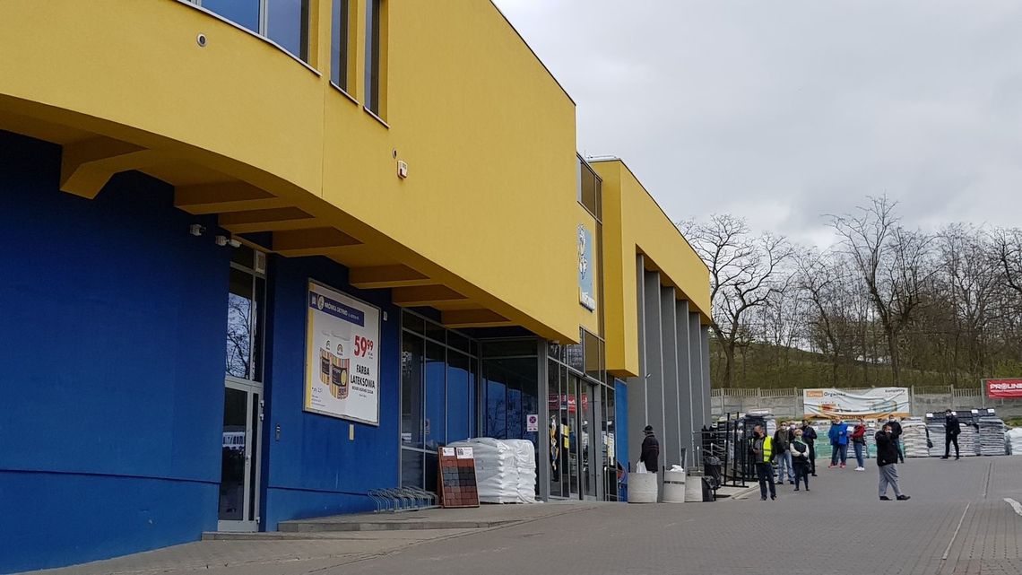 Sklepy budowlane czynne teraz dłużej. Otwierają się centra handlowe, ale z obostrzeniami 