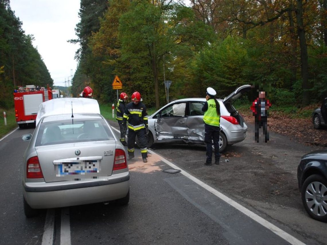 Skoda uderzyła w nissana, który zajechał drogę Skoda uderzyła w nissana, który zajechał drogę