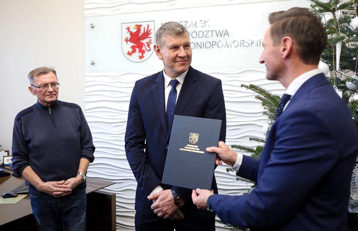 Skutecznie niósł pomoc przypadkowemu przechodniowi Skutecznie niósł pomoc przypadkowemu przechodniowi