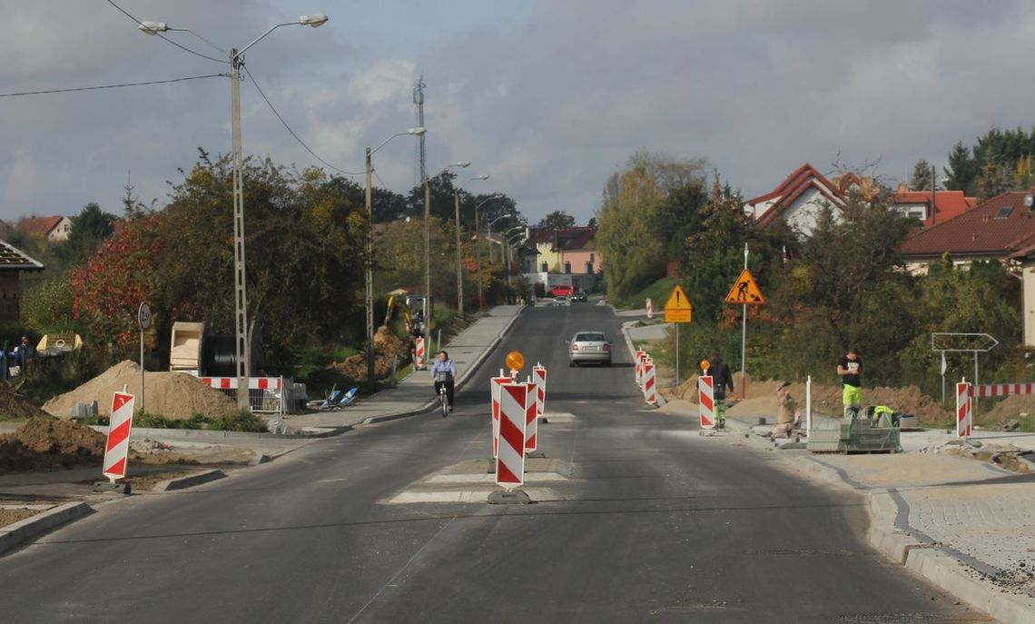 Slalomem po Armii Krajowej Slalomem po Armii Krajowej