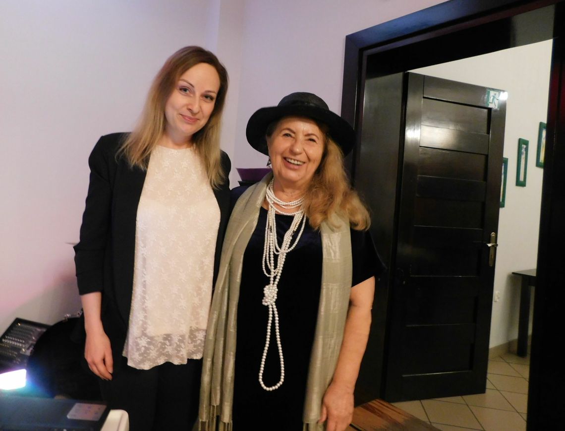 Słuchacze Gryfińskiego Uniwersytetu Trzeciego Wieku przy muzyce i deserze rozmawiali o zdrowiu 