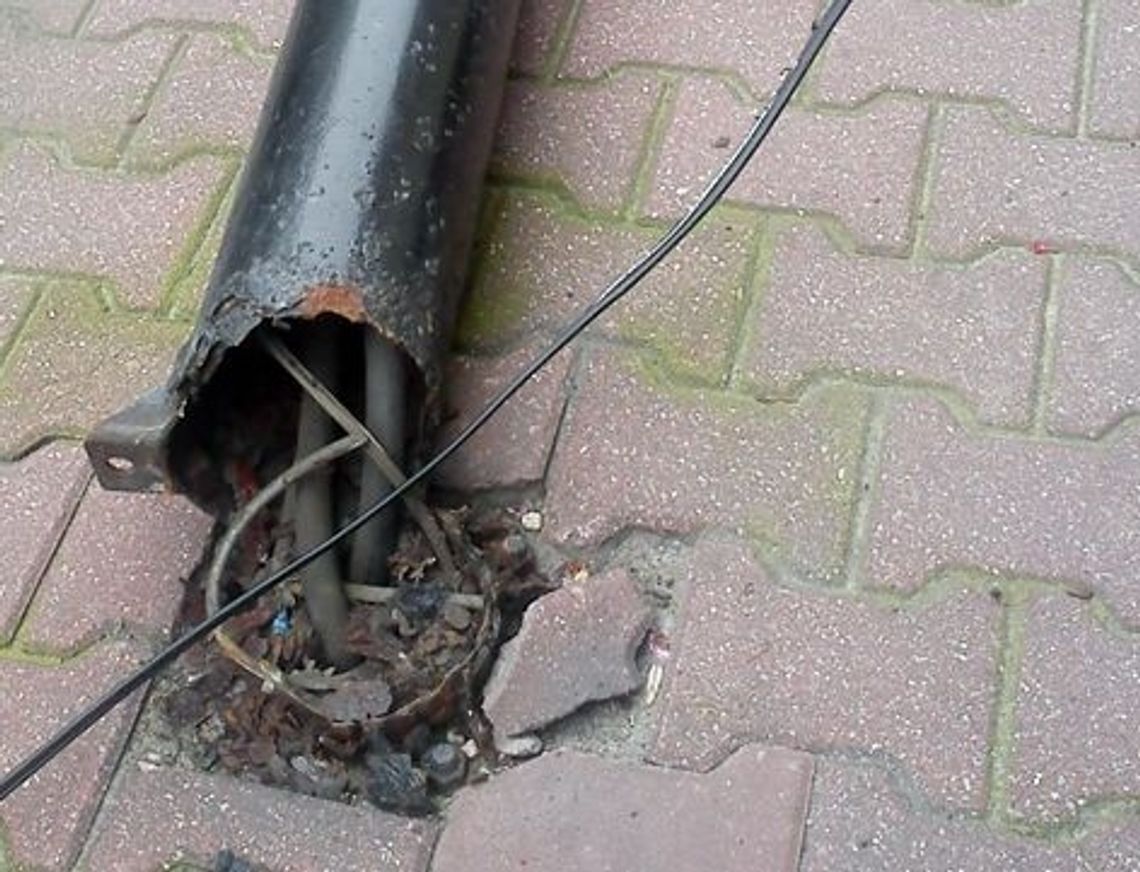 Słup przewrócił się na dziecko Słup przewrócił się na dziecko