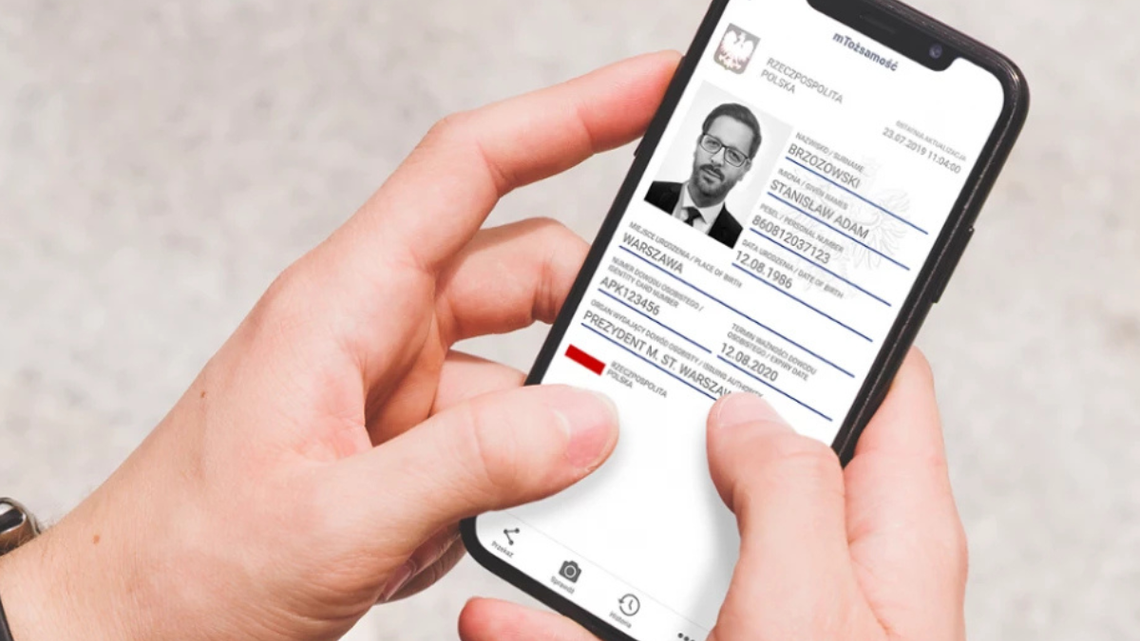 Wszystkie dokumenty w smartfonie. Z mObywatelem po całej Unii Europejskiej Wszystkie dokumenty w smartfonie. Z mObywatelem po całej Unii Europejskiej