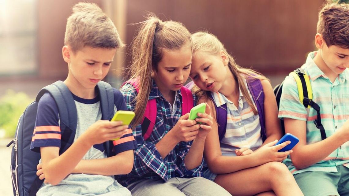 Smartfon w szkole problemem? Rodzice mają różne stanowiska