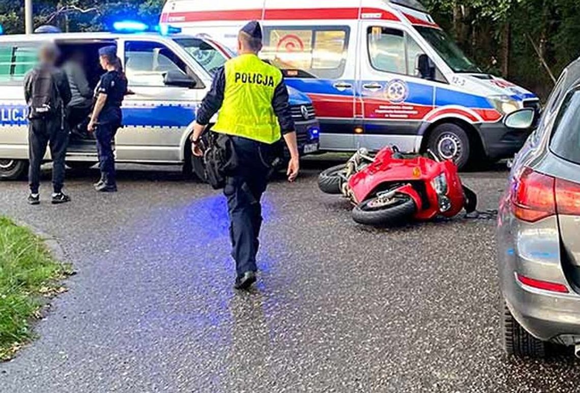 Śmiertelny wypadek motorowerzysty na rondzie