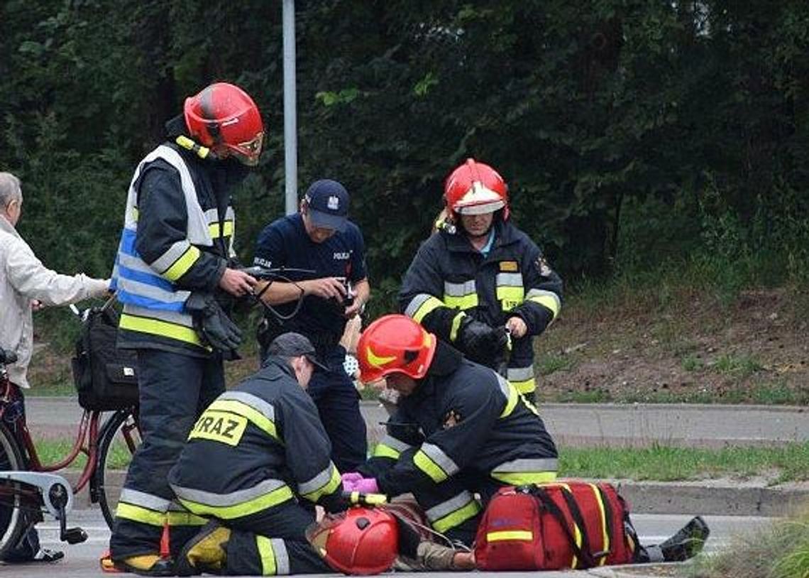 Śmiertelny wypadek niedaleko Gryfina! Droga jest zablokowana. Śmiertelny wypadek niedaleko Gryfina! Droga jest zablokowana.