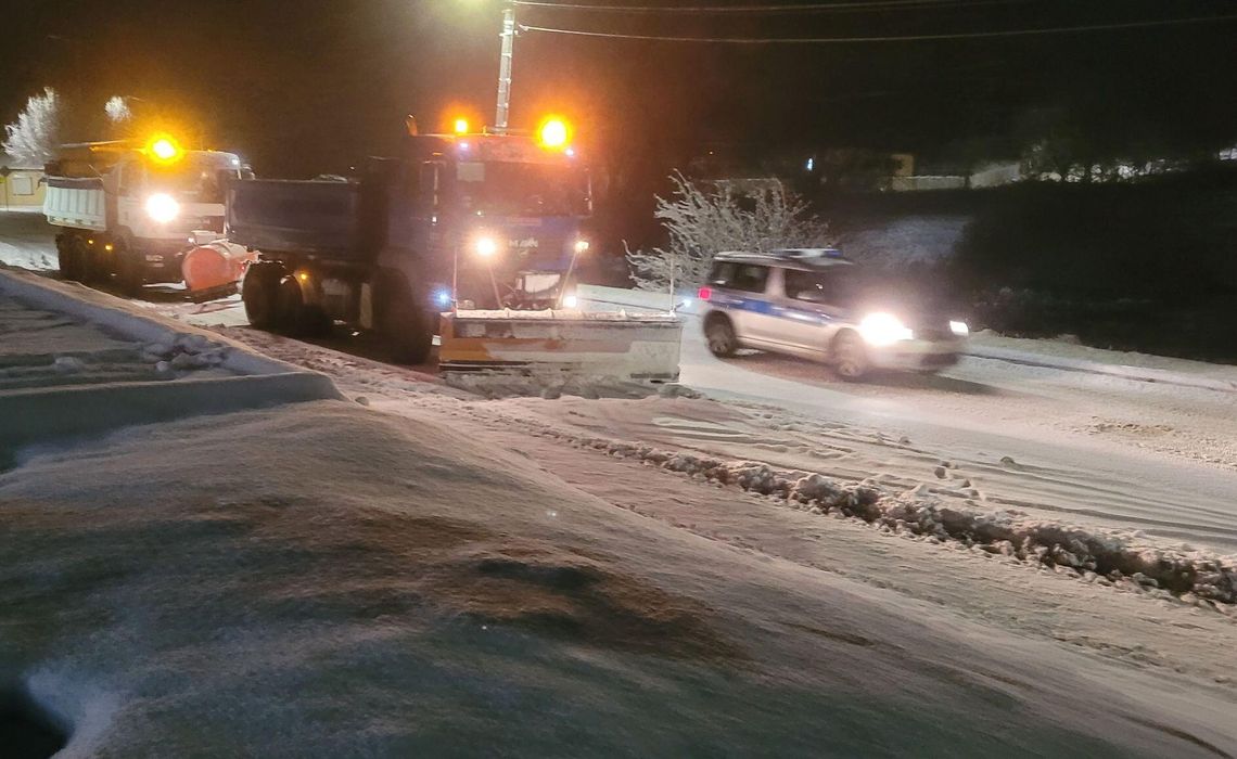 Śnieżna pułapka w powiecie gryfińskim: Warunki na drogach są krytyczne! [ZDJĘCIA]