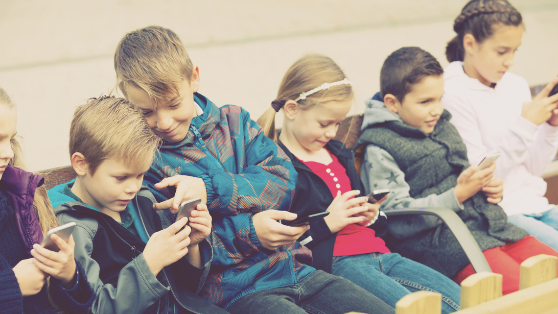 Social media dozwolone od 16. życia. To daje rodzicom więcej czasu na edukację