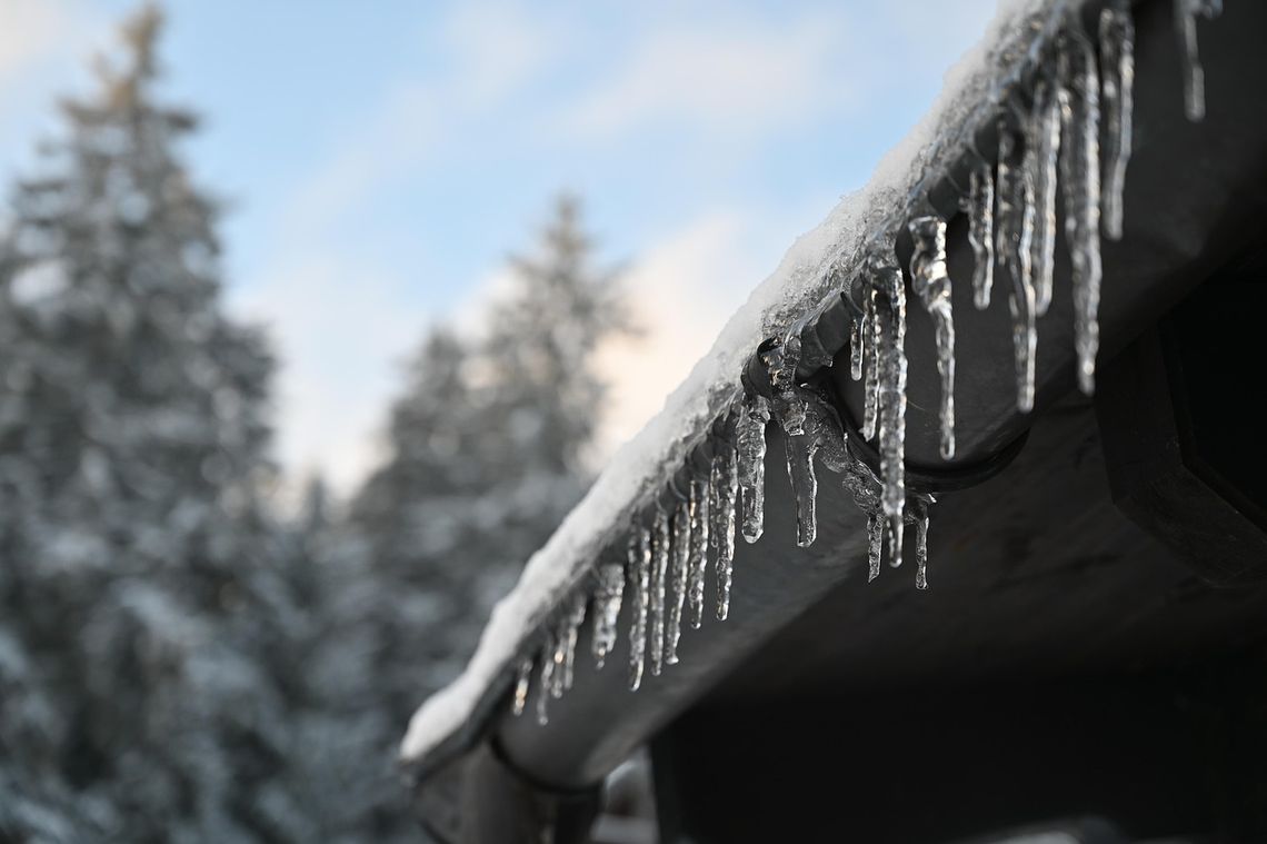 Za jakie zaniedbania płacimy słone mandaty? Zimowe chodniki, dachy ze śniegiem i zwisające sople Za jakie zaniedbania płacimy słone mandaty? Zimowe chodniki, dachy ze śniegiem i zwisające sople