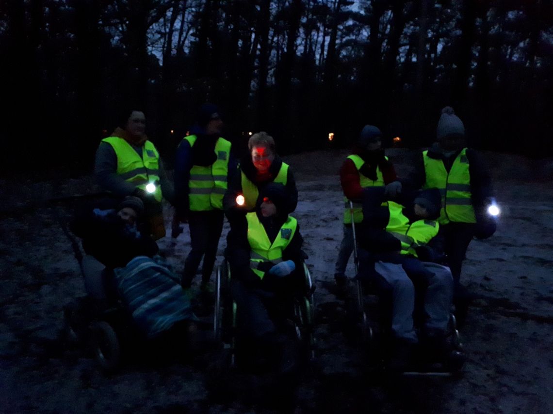 Spacer po zmroku i niecodzienne doświadczenia Spacer po zmroku i niecodzienne doświadczenia